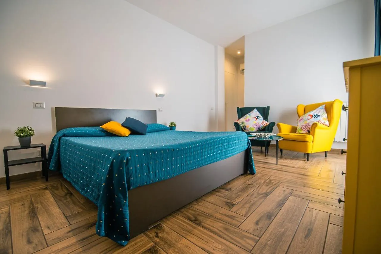 Hub Ferroviario - 12 Posti Letto Per Il Tuo Gruppo A Napoli Con Wifi E Netflix Bed & Breakfast 0*, Naples