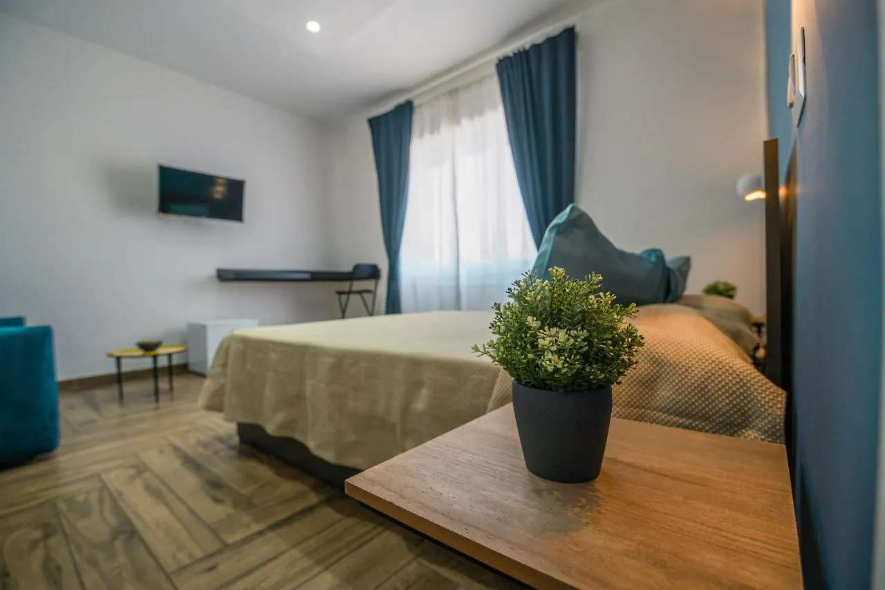 Hub Ferroviario - 12 Posti Letto Per Il Tuo Gruppo A Napoli Con Wifi E Netflix Bed & Breakfast 0*, Naples
