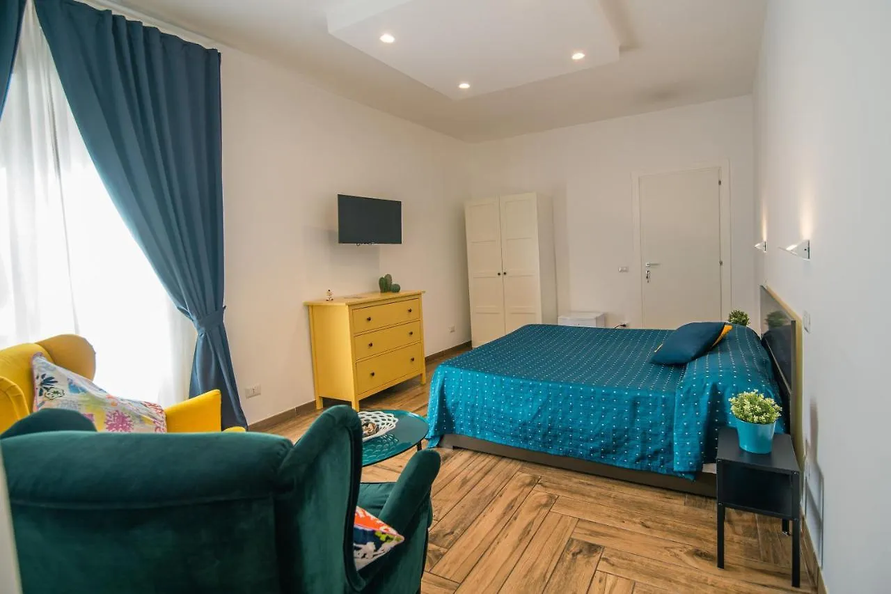 Hub Ferroviario - 12 Posti Letto Per Il Tuo Gruppo A Napoli Con Wifi E Netflix Bed & Breakfast  Naples