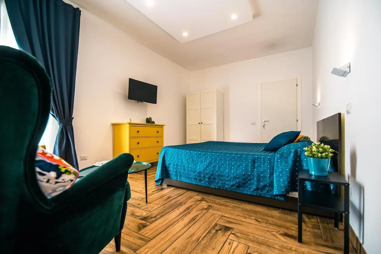 Hub Ferroviario - 12 Posti Letto Per Il Tuo Gruppo A Napoli Con Wifi E Netflix Bed and Breakfast 0*, Napels Italië