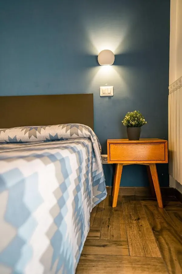 Bed & Breakfast Hub Ferroviario - 12 Posti Letto Per Il Tuo Gruppo A Napoli Con Wifi E Netflix Bed and Breakfast
