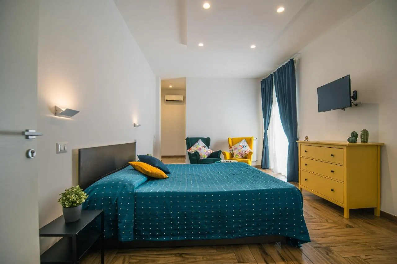 Hub Ferroviario - 12 Posti Letto Per Il Tuo Gruppo A Napoli Con Wifi E Netflix Bed and Breakfast 0*, Napels Italië