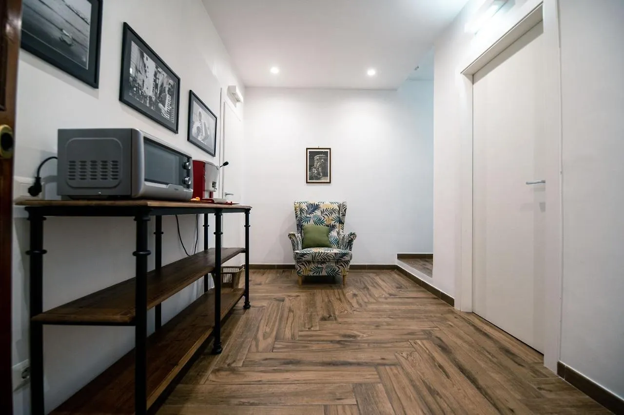 Hub Ferroviario - 12 Posti Letto Per Il Tuo Gruppo A Napoli Con Wifi E Netflix Bed and Breakfast Napels