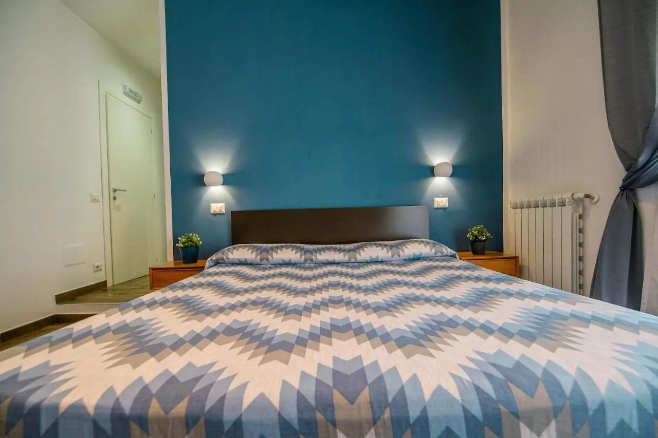 Bed & Breakfast Hub Ferroviario - 12 Posti Letto Per Il Tuo Gruppo A Napoli Con Wifi E Netflix Bed and Breakfast