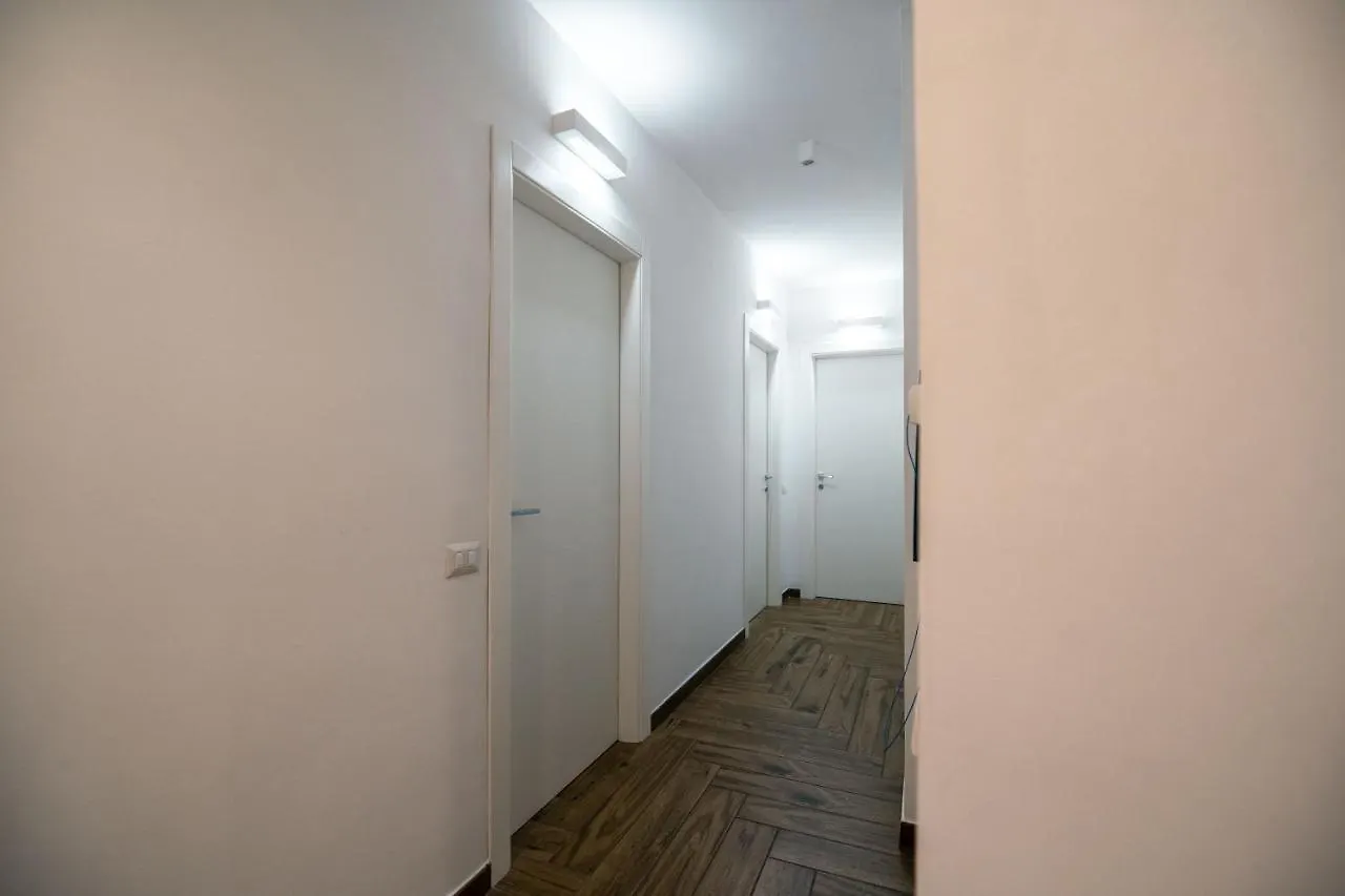 Hub Ferroviario - 12 Posti Letto Per Il Tuo Gruppo A Napoli Con Wifi E Netflix Bed and Breakfast 0*, Napels Italië